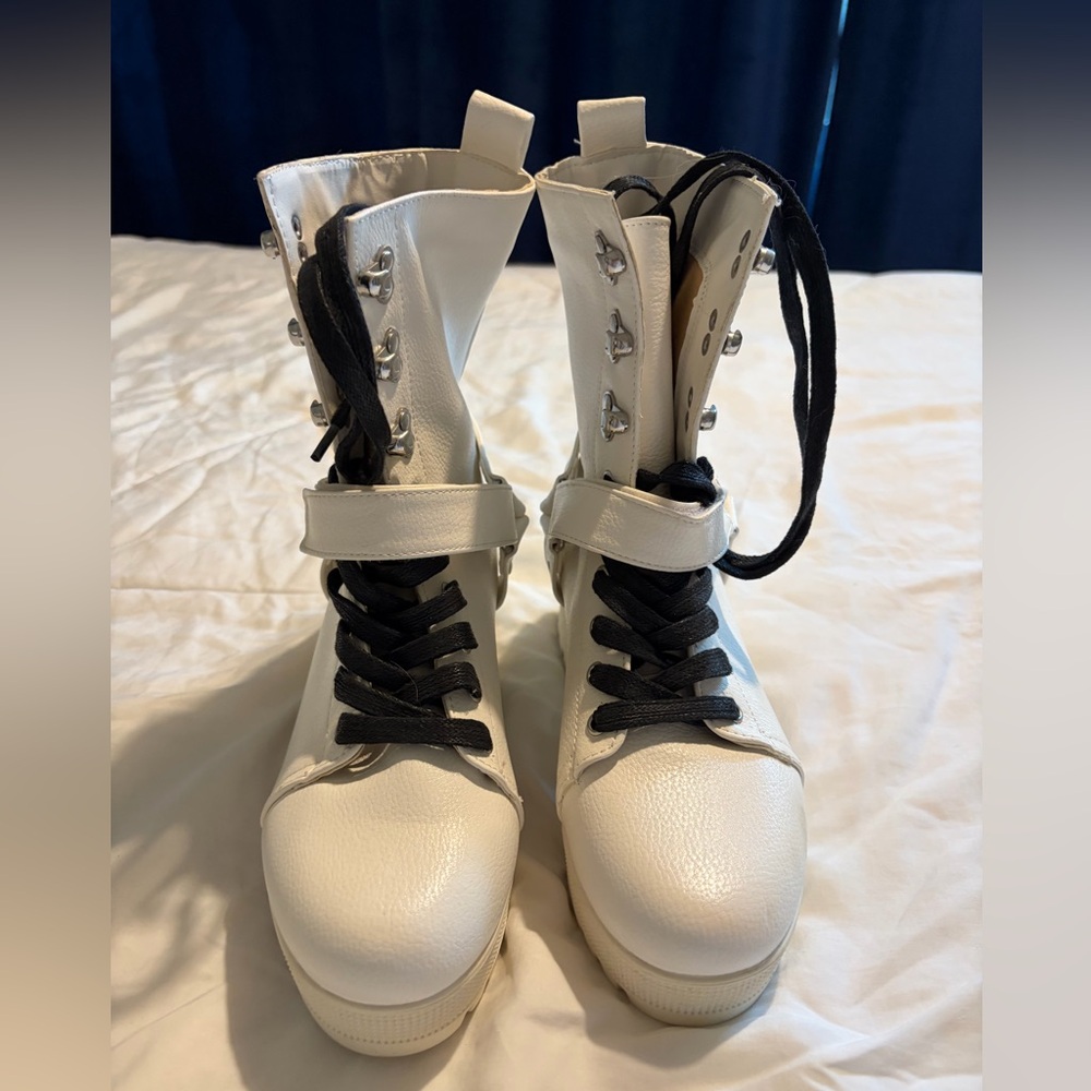 NWOT IHeartRaves Boots size 8